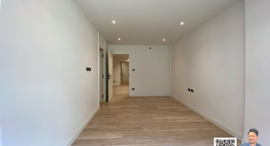 For sale 2 bedrooms townhouse in Watthana, Bangkok