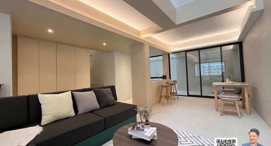 For sale 2 bedrooms townhouse in Watthana, Bangkok
