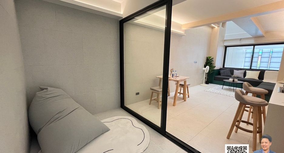 For sale 2 bedrooms townhouse in Watthana, Bangkok
