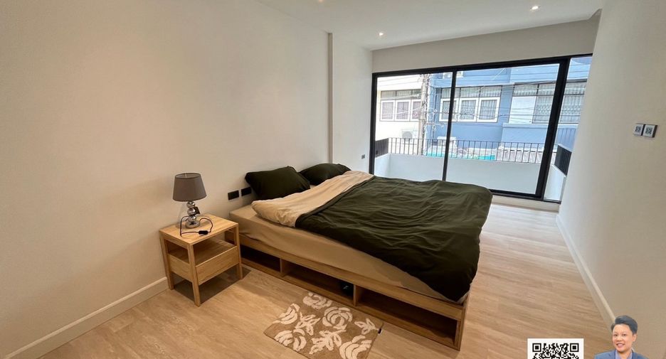 For sale 2 bedrooms townhouse in Watthana, Bangkok