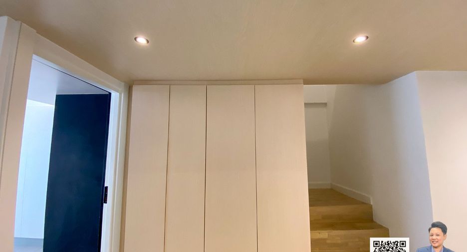 For sale 2 bedrooms townhouse in Watthana, Bangkok