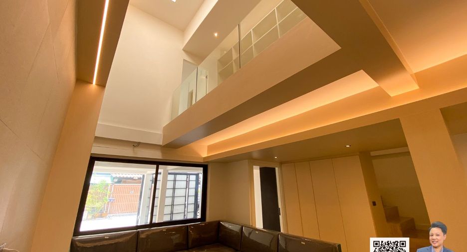 For sale 2 bedrooms townhouse in Watthana, Bangkok