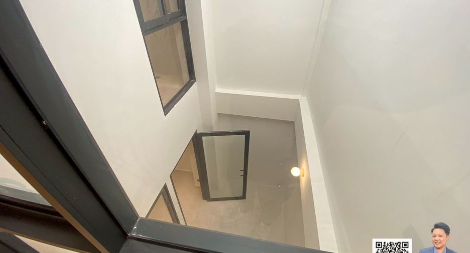 For sale 2 bedrooms townhouse in Watthana, Bangkok