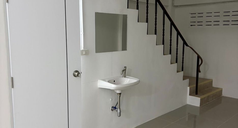 For rent 2 bedrooms retail Space in Phasi Charoen, Bangkok