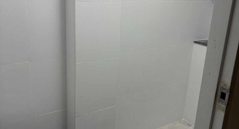 For rent 2 bedrooms retail Space in Phasi Charoen, Bangkok