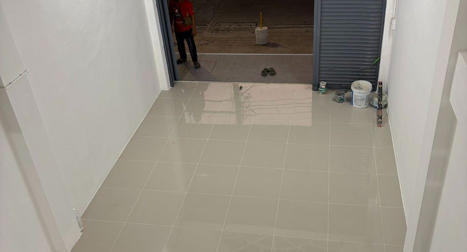 For rent 2 bedrooms retail Space in Phasi Charoen, Bangkok