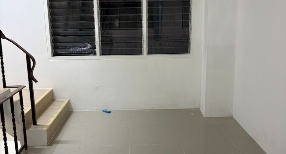 For rent 2 bedrooms retail Space in Phasi Charoen, Bangkok