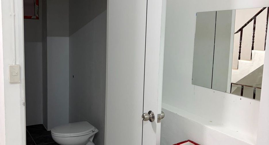 For rent 2 bedrooms retail Space in Phasi Charoen, Bangkok