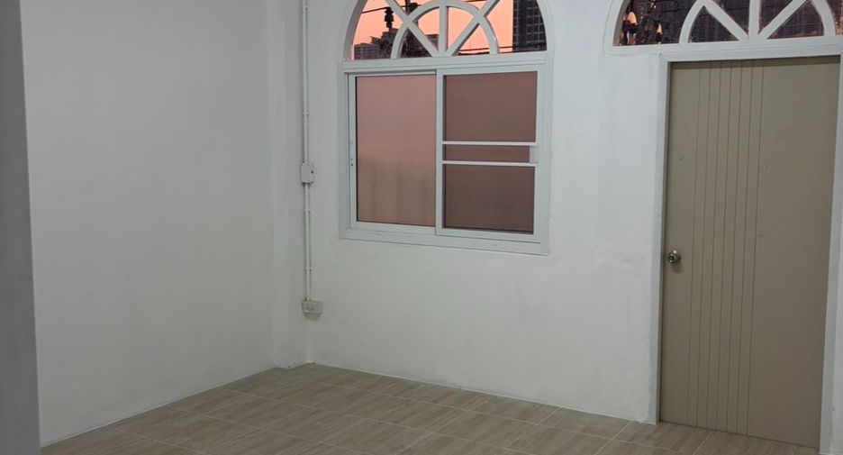 For rent 2 bedrooms retail Space in Phasi Charoen, Bangkok