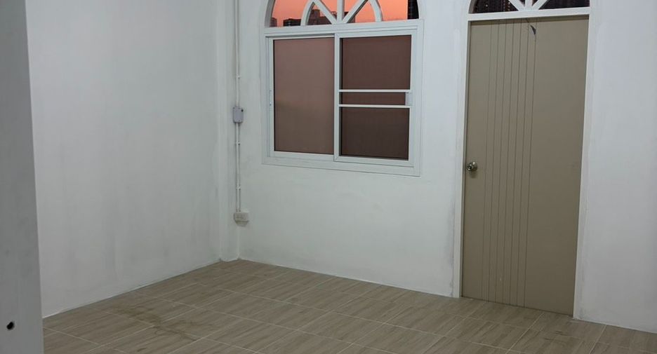 For rent 2 bedrooms retail Space in Phasi Charoen, Bangkok