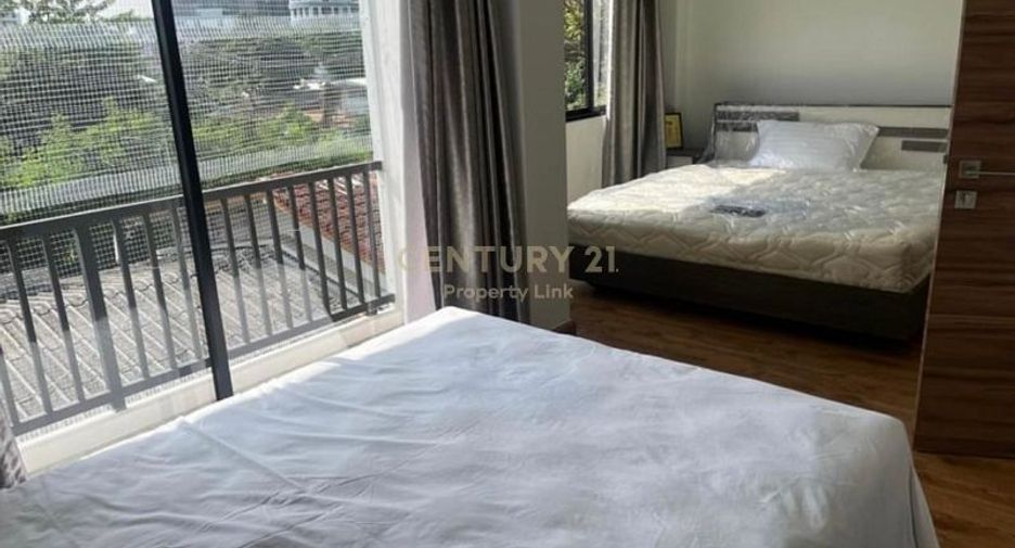 For rent 3 bedrooms townhouse in Watthana, Bangkok