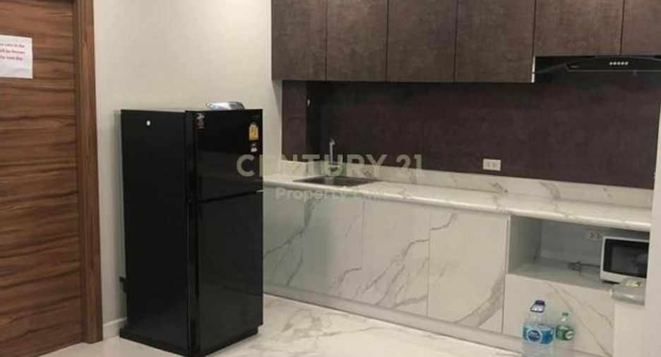For rent 3 bedrooms townhouse in Watthana, Bangkok