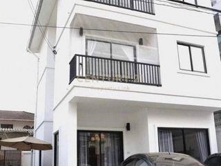 Reihenhaus zur Miete mit 3 Zimmer in Watthana, Bangkok