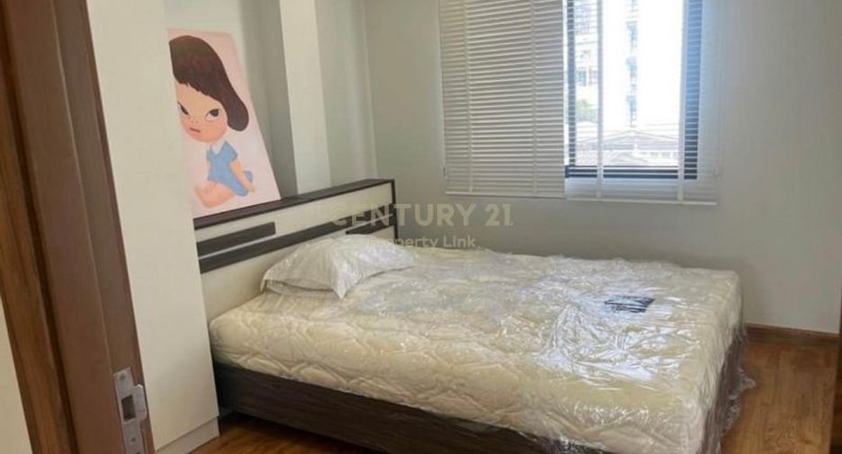 For rent 3 bedrooms townhouse in Watthana, Bangkok