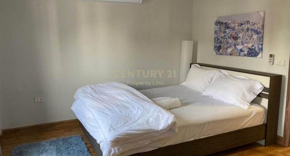For rent 3 bedrooms townhouse in Watthana, Bangkok