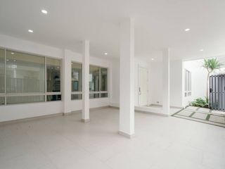 For sale 4 bedrooms townhouse in Watthana, Bangkok