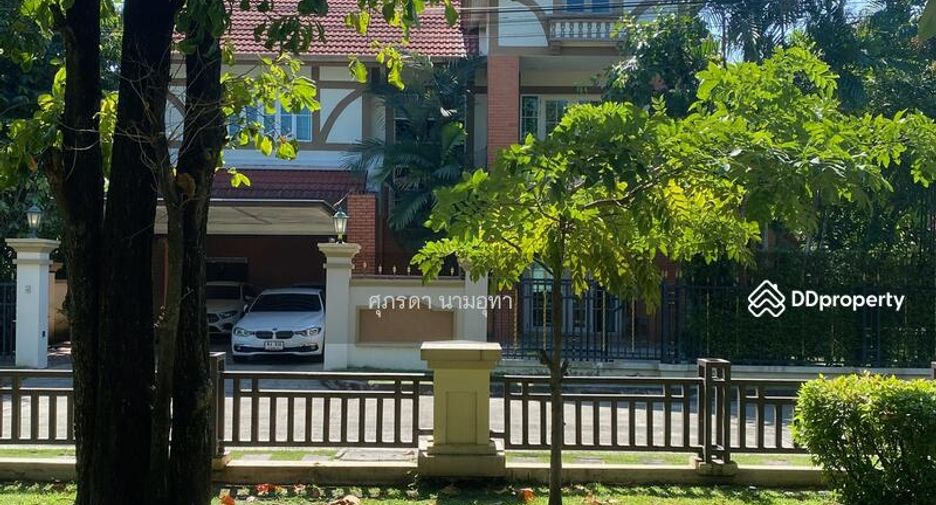 À vendre 5 chambres maison à Lat Phrao, Bangkok