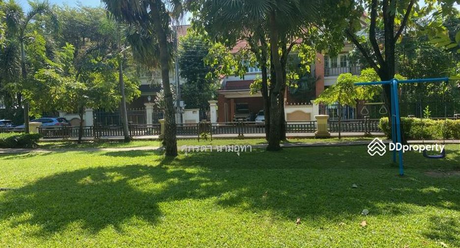 À vendre 5 chambres maison à Lat Phrao, Bangkok