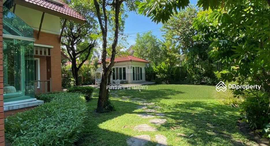 For sale 5 Beds house in Lat Phrao, Bangkok