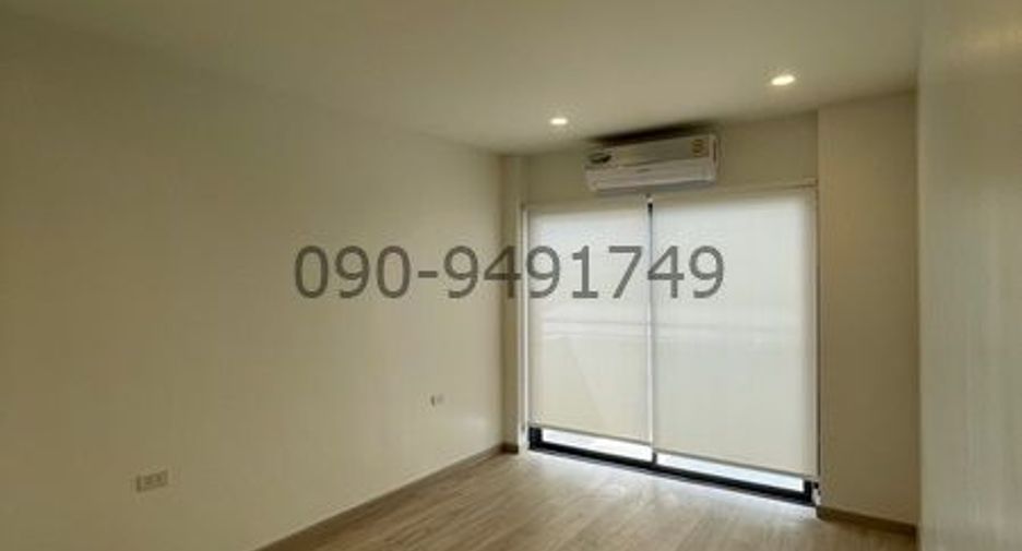 For rent 3 bedrooms townhouse in Don Mueang, Bangkok