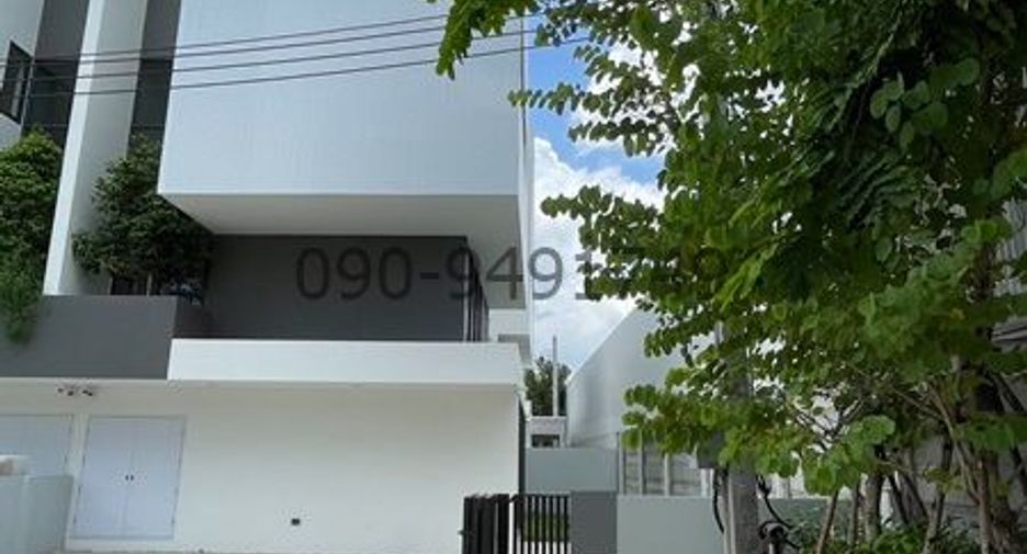 For rent 3 bedrooms townhouse in Don Mueang, Bangkok