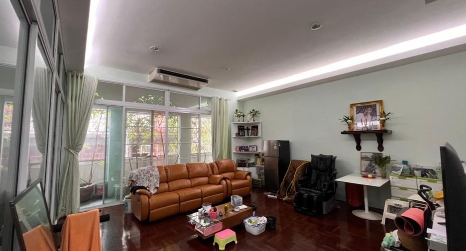 Casa adosada en venta de 6 habitaciones en Samphanthawong, Bangkok