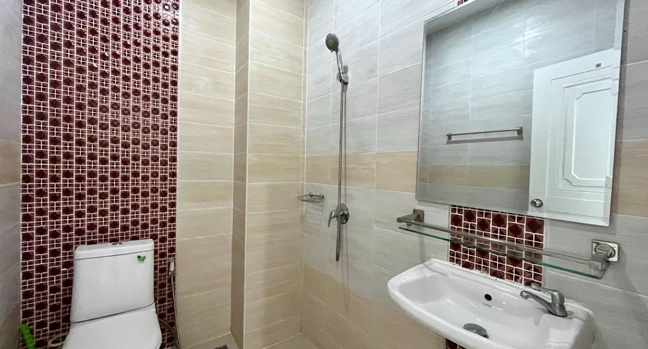 For sale 4 bedrooms retail Space in Mueang Krabi, Krabi