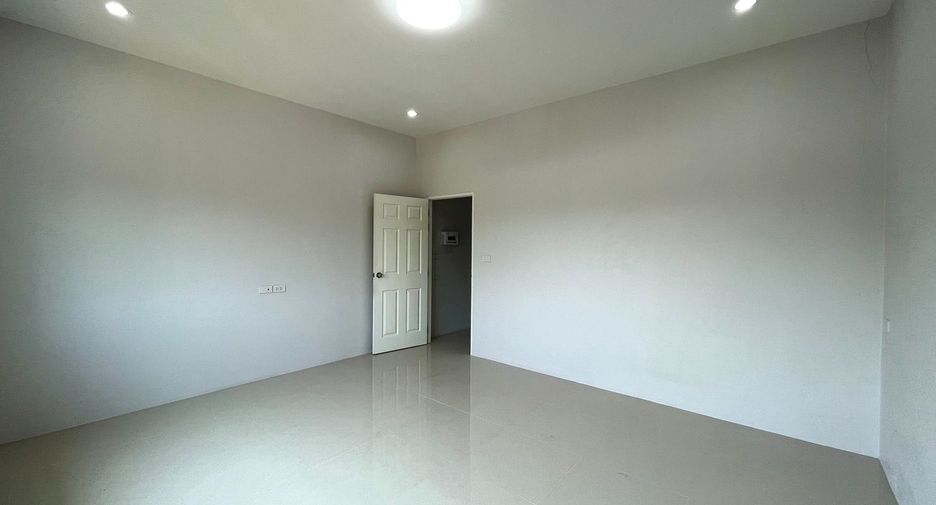 For sale 4 bedrooms retail Space in Mueang Krabi, Krabi