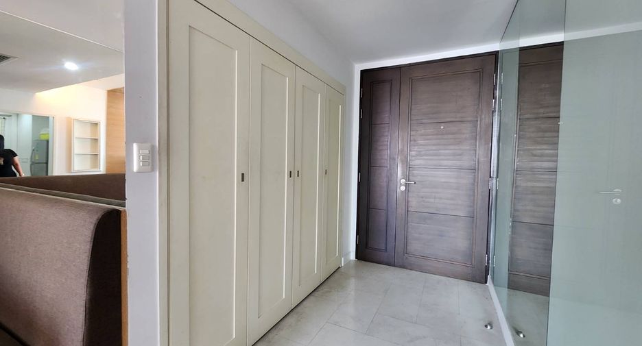 For sale 1 bed condo in Khlong Toei, Bangkok