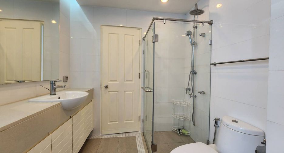 For sale 1 bed condo in Khlong Toei, Bangkok