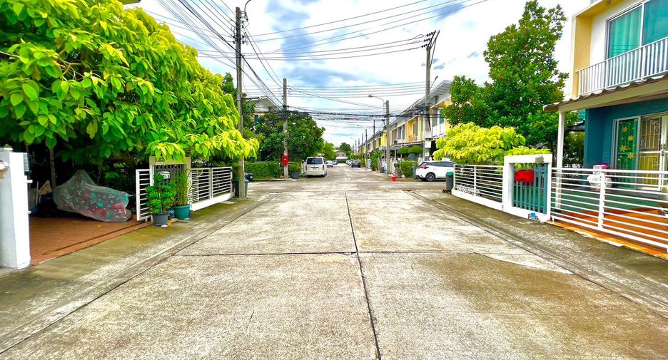 For sale 3 bedrooms townhouse in Bueng Kum, Bangkok