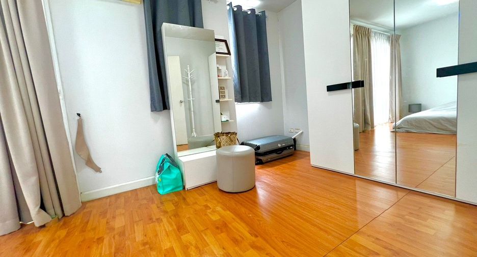 For sale 3 bedrooms townhouse in Bueng Kum, Bangkok