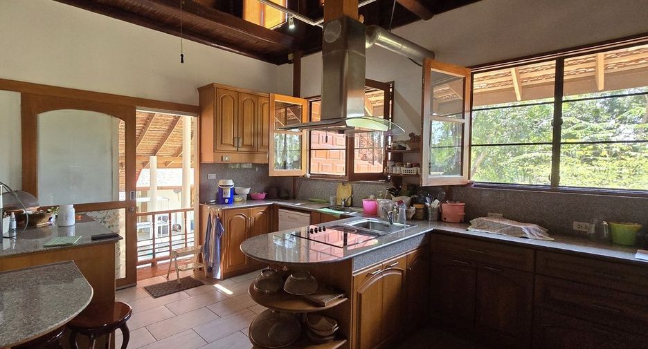 For sale 6 bedrooms house in Mueang Chanthaburi, Chanthaburi