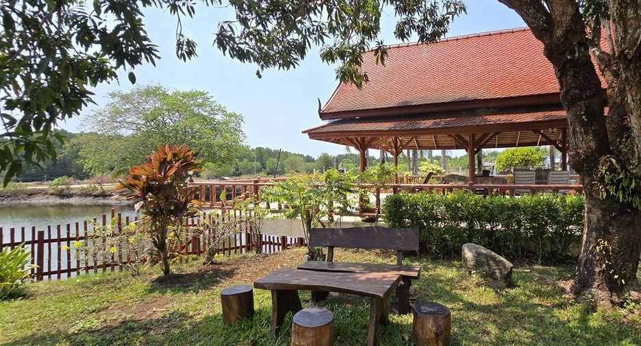 For sale 6 bedrooms house in Mueang Chanthaburi, Chanthaburi