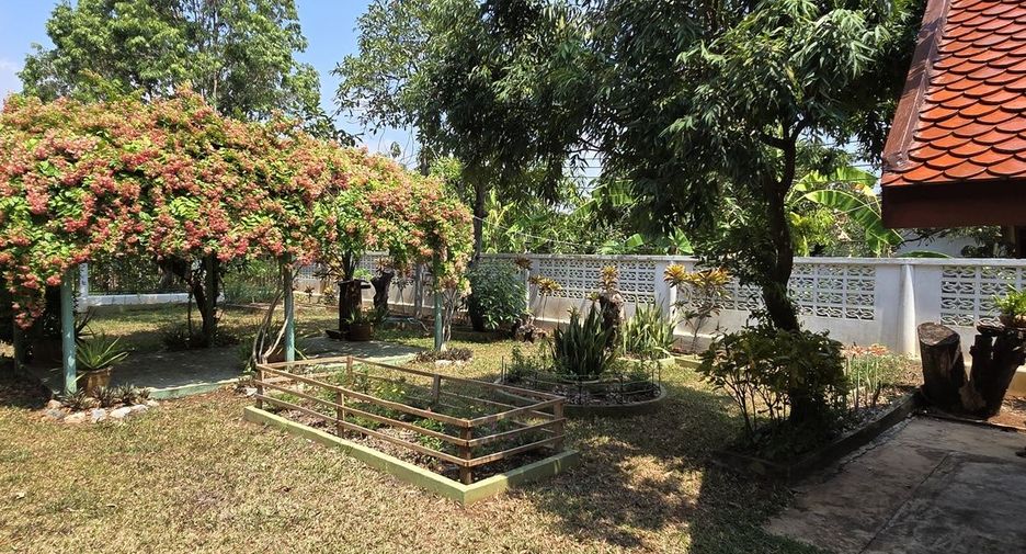 For sale 6 bedrooms house in Mueang Chanthaburi, Chanthaburi
