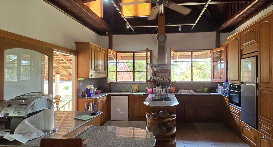 For sale 6 bedrooms house in Mueang Chanthaburi, Chanthaburi