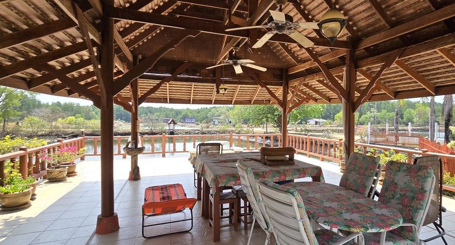 For sale 6 bedrooms house in Mueang Chanthaburi, Chanthaburi