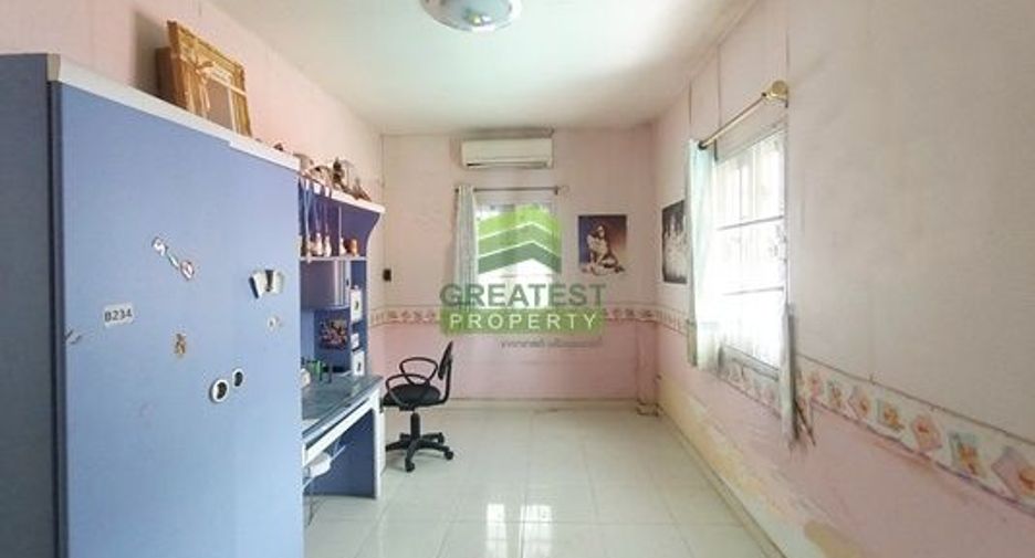 For sale 6 bedrooms townhouse in Sai Noi, Nonthaburi