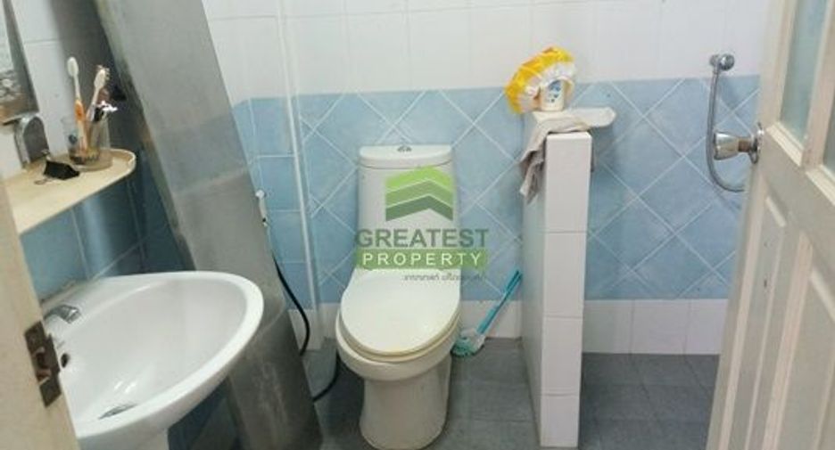 For sale 6 bedrooms townhouse in Sai Noi, Nonthaburi