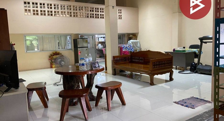 For sale 3 Beds retail Space in Chaloem Phra Kiat, Saraburi