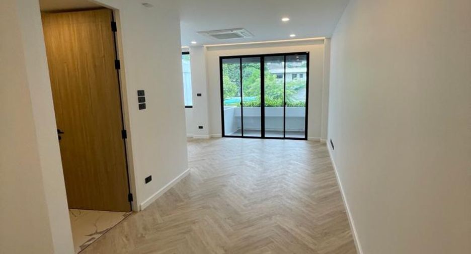 For sale 3 bedrooms townhouse in Watthana, Bangkok