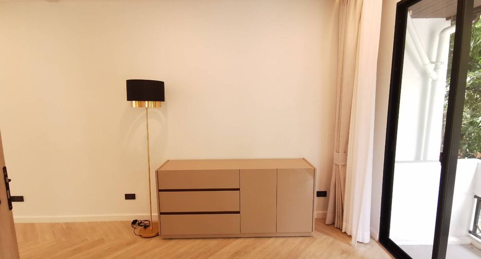 For sale 3 bedrooms townhouse in Watthana, Bangkok