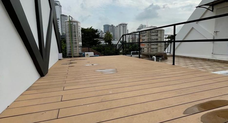For sale 3 bedrooms townhouse in Watthana, Bangkok