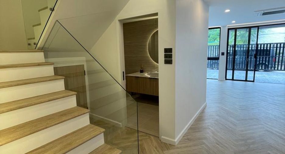 For sale 3 bedrooms townhouse in Watthana, Bangkok