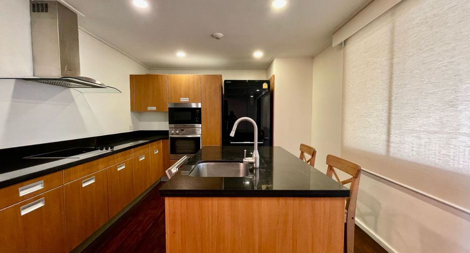 For rent 2 bedrooms condo in Khlong Toei, Bangkok