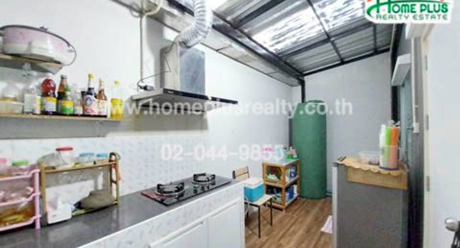 Casa adosada en venta de 3 habitaciones en Lat Krabang, Bangkok