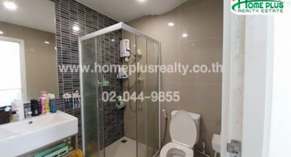 Casa adosada en venta de 3 habitaciones en Lat Krabang, Bangkok