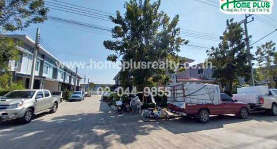 Casa adosada en venta de 3 habitaciones en Lat Krabang, Bangkok
