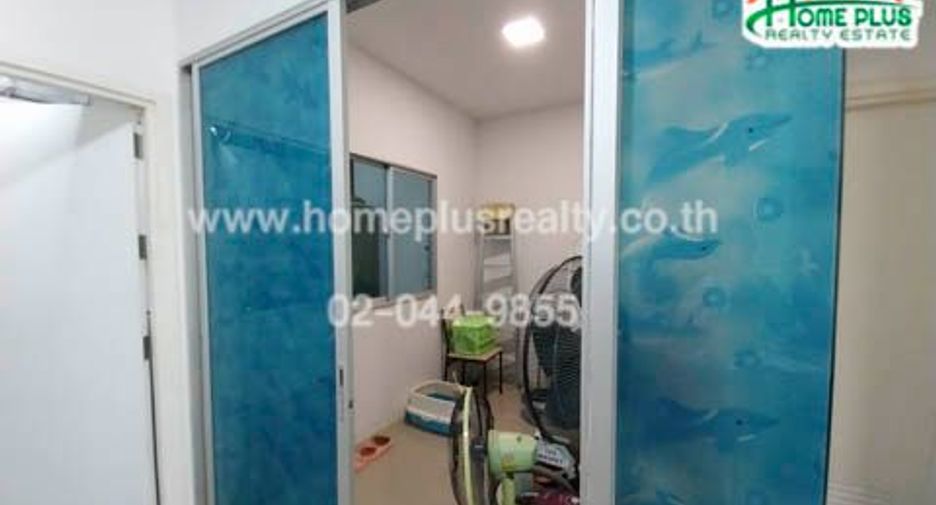 Casa adosada en venta de 3 habitaciones en Lat Krabang, Bangkok
