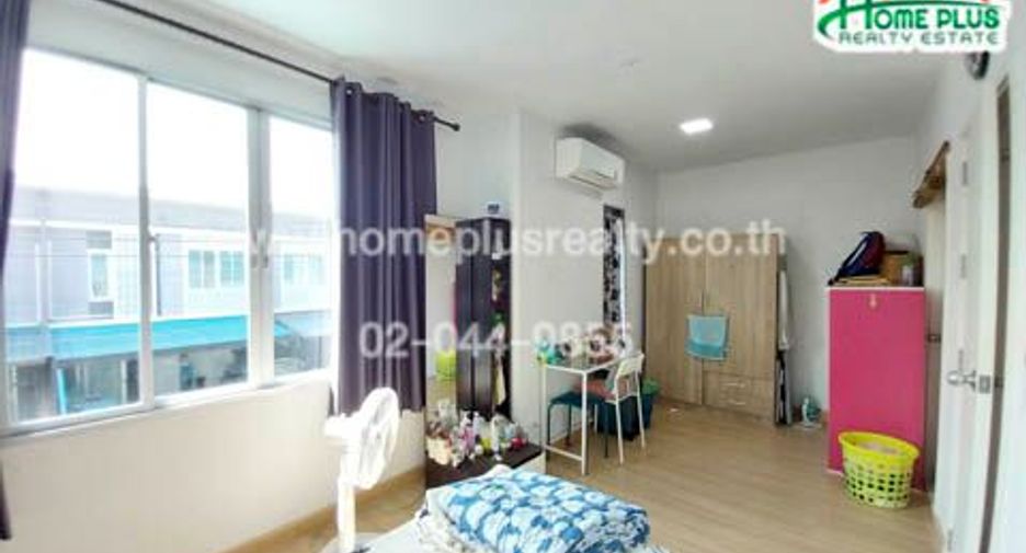 Casa adosada en venta de 3 habitaciones en Lat Krabang, Bangkok
